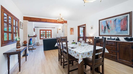 Can Berenguer Dining area