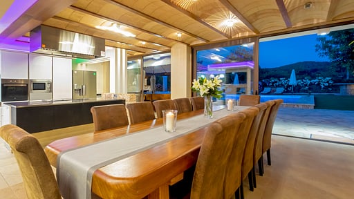 Can Bernadet Dining area
