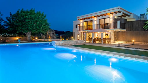 Can Bernadet Swimming pool