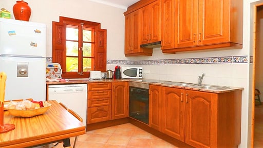 Villa Can Crestall Kitchen