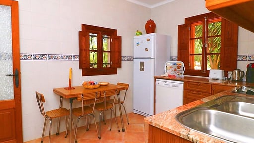 Villa Can Crestall Kitchen