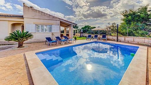 Can Gelaberts Swimming pool