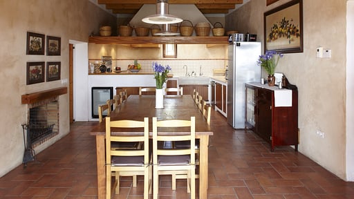Can Mariano Villa Dining area