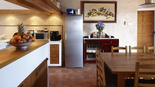 Can Mariano Villa Kitchen