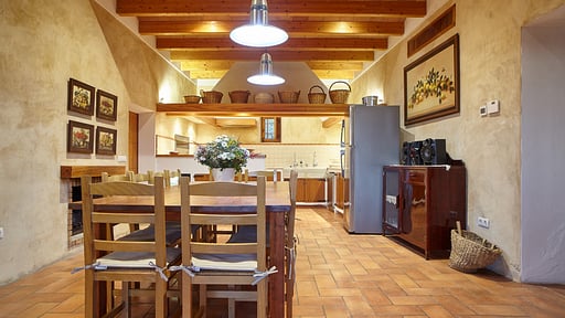 Can Mariano Villa Dining area