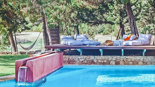 Can Melanie Swimming pool