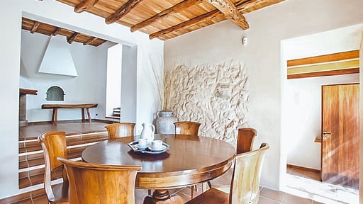 Can Melanie Dining area
