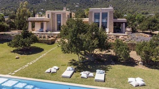 Can Milna Swimming pool