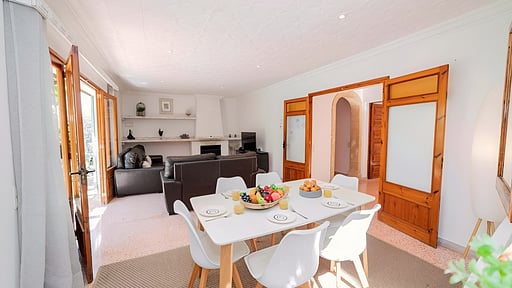 Can Mir Ruth Dining area