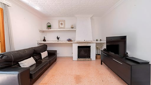 Can Mir Ruth Living room