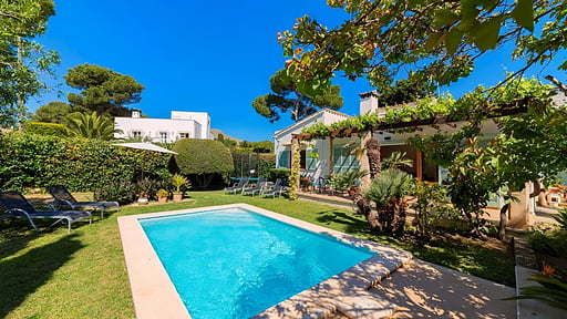 Can Mir Ruth Swimming pool