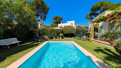 Can Mir Ruth Swimming pool