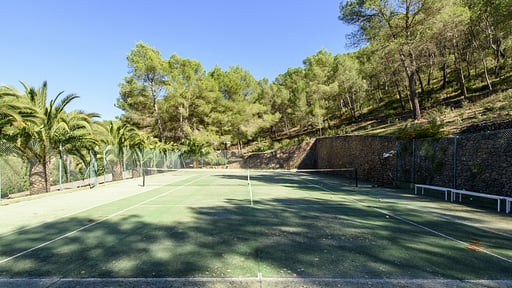 Can Nikita Villa Court de tennis
