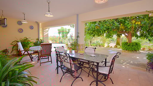 Can Nina Обеденная зона