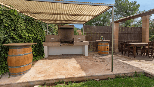 Can Perello BBQ equipment