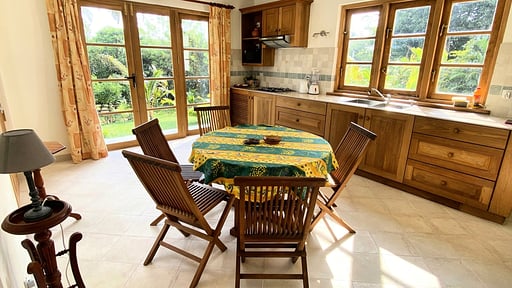 Cannelle Lake Villa Kitchen