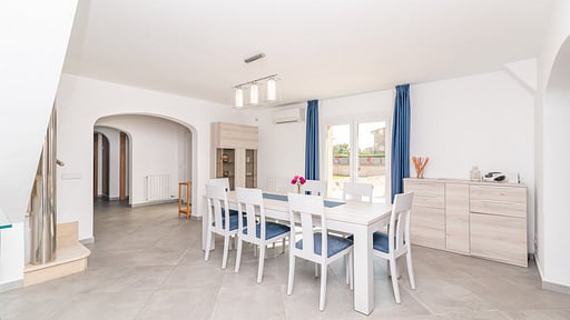 Canya Vera Dining area