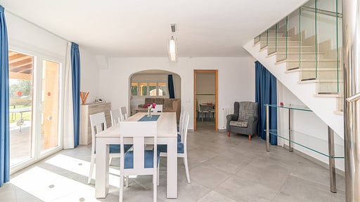 Canya Vera Dining area