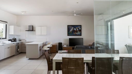 Cap Ouest Penthouse Обеденная зона