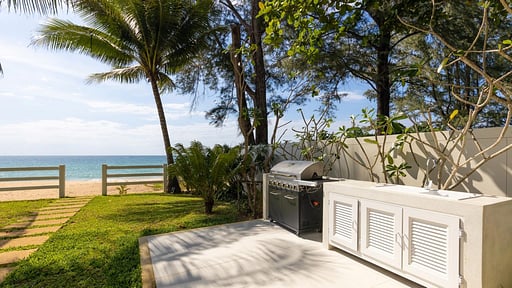 Carpe Diem Beach Villa BBQ equipment