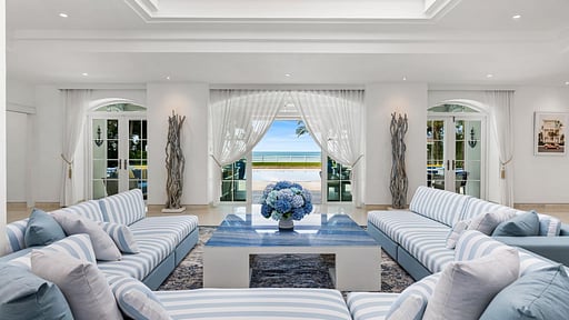 Carpe Diem Beach Villa Living room