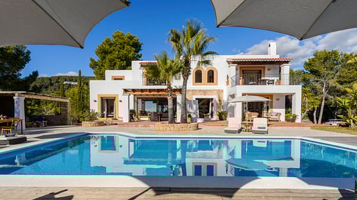 Casa Alvira