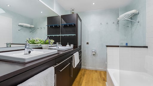 Casa Cherries Bedroom 1