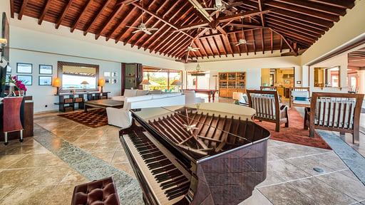 Casa de la Playa Living room 2