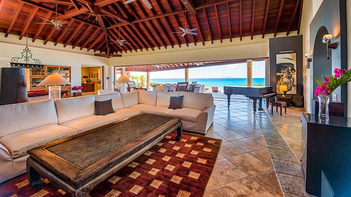 Casa de la Playa Living room 2