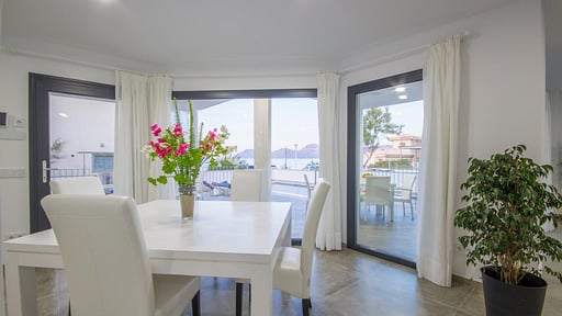 Casa del Paraiso Dining area