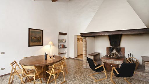 Casa Lavanda Dining area