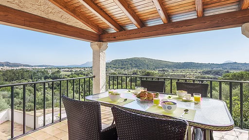 Casa Mirra Dining area