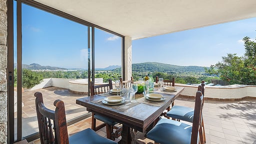 Casa Mirra Dining area