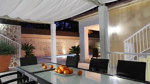 Casa Stone Blue Dining area