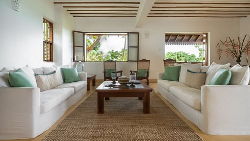 Celadon House Salón