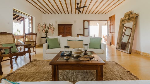 Celadon House Salón