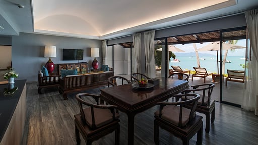 Celes Tropical Suite Dining area