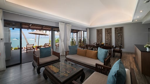 Celes Tropical Suite Living room