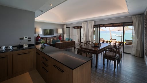 Celes Tropical Suite Kitchen