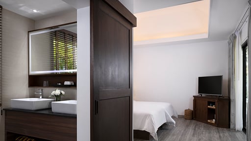 Celes Tropical Suite Bedroom 2