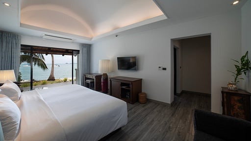 Celes Tropical Suite Bedroom 1