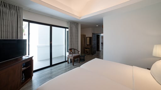 Celes Tropical Suite Bedroom 2