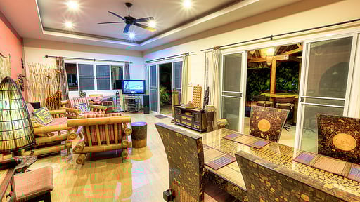 Chaba Villa Обеденная зона