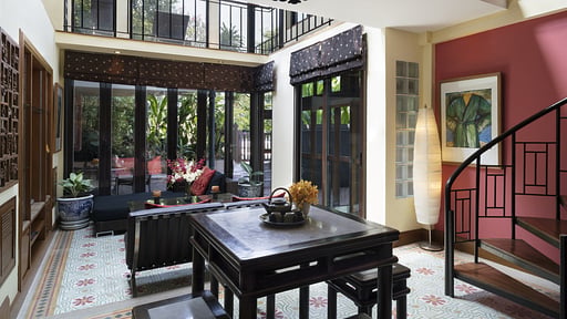 Chakrabongse Pool View Suite Salon