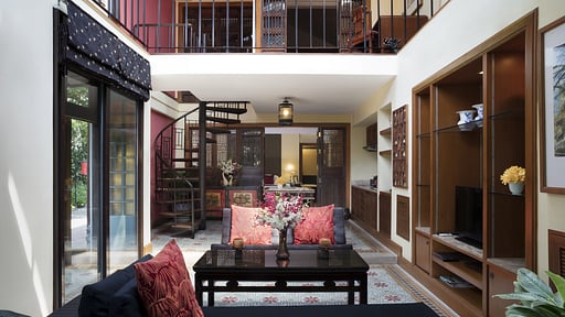 Chakrabongse Pool View Suite Salon