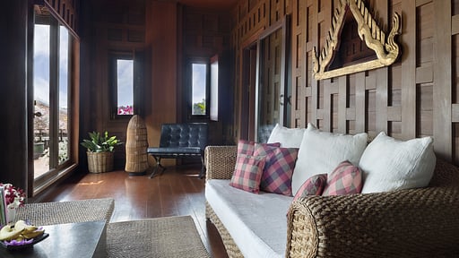 Chakrabongse River View Suite Woonkamer