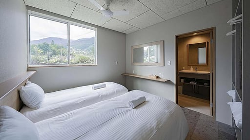 Chalet Echo Rocks Bedroom 1