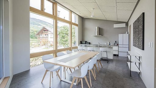 Chalet Echo Rocks Dining area