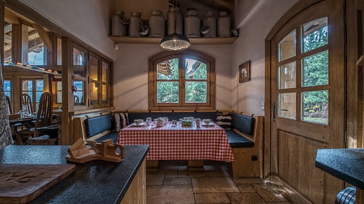 Chalet Everest Dining area