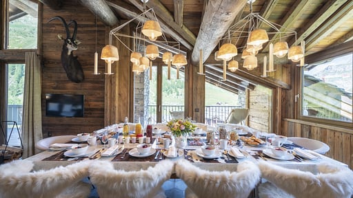 Chalet Face a Face Dining area